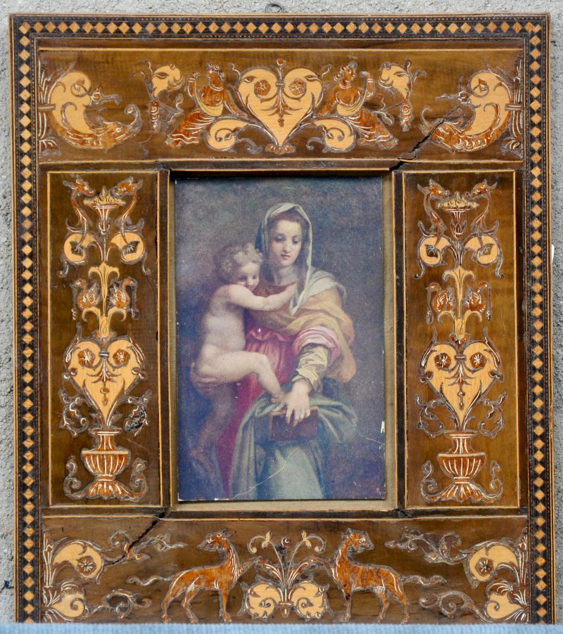 Een antiek kadertje van gefineerd hout, versierd met marquetterie van diverse houtsoorten. XVIIIe eeuw.