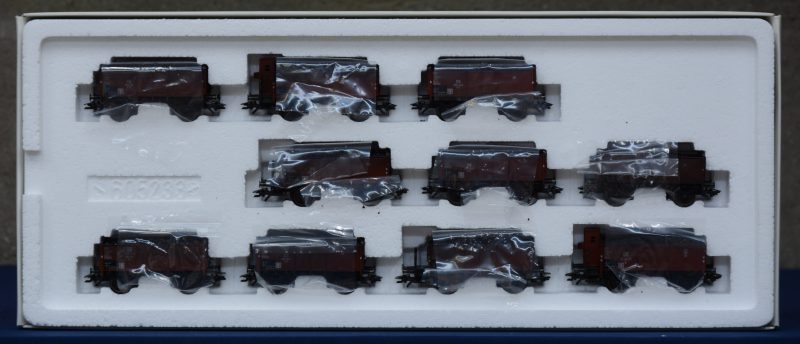 Een set met tien kolenwagens van de Duitse spoorwegen uit de vroege jaren ‘50. Schaal HO. In originele doos.