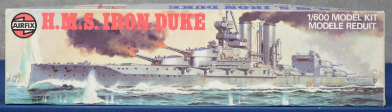 “H.M.S. Iron Duke”. Een bouwpakket op schaal 1/600. Compleet en in originele doos.