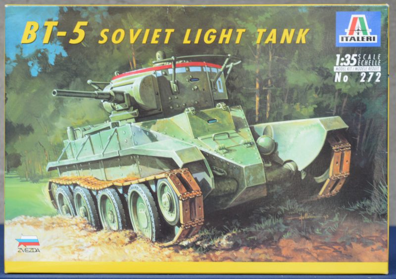 “BT-5 lichte Sovjettank”. Een bouwpakket op schaal 1/35. Compleet en in originele doos.