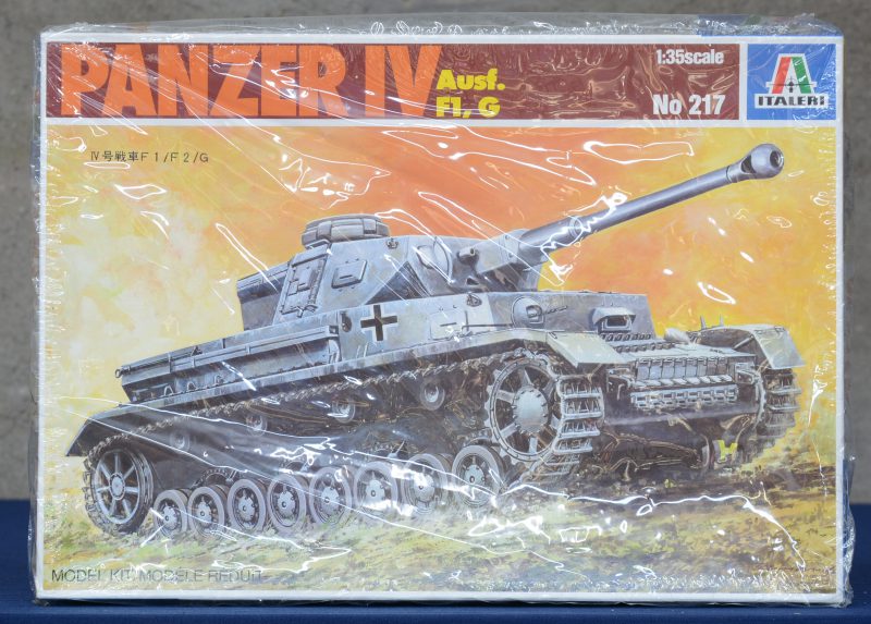 “Panzer IV”. Een bouwpakket op schaal 1/35. Compleet en in originele doos.