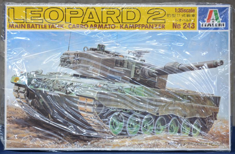 “Leopard 2”. Een bouwpakket op schaal 1/35. Compleet en in originele doos.