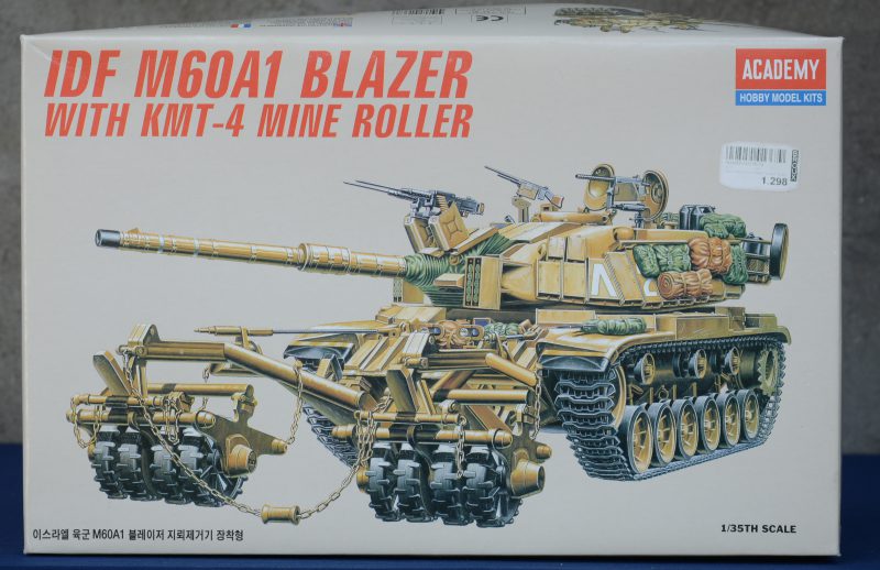 “IDF M60A1 Blazer met KMT-4 mijnenroller”. Een modelbouwkit op schaal 1/35. compleet en in originele doos.