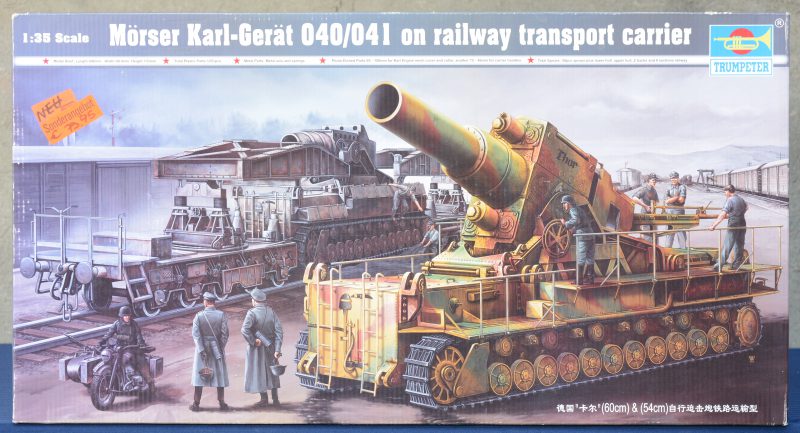 “Mörser kanon ‘Karl’ op spoorwagon”. Een bouwpakket op schaal 1/35. Compleet en in originele doos.
