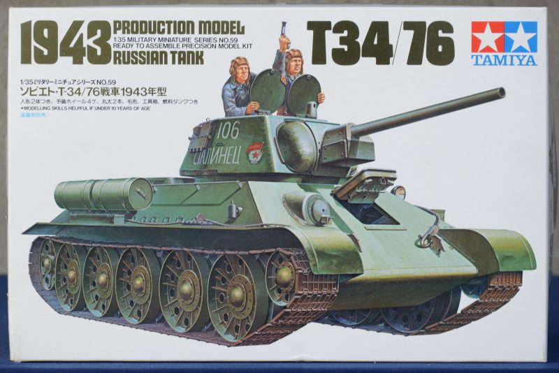 “T34/76 model 1943”. Een modelbouwkit op schaal 1/35. Compleet en in originele doos.