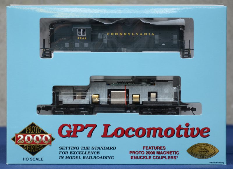 Een GP7 Diesel-elektrolocomotief van Pannsylvania Railroad voor spoortype HO. In originele doos.