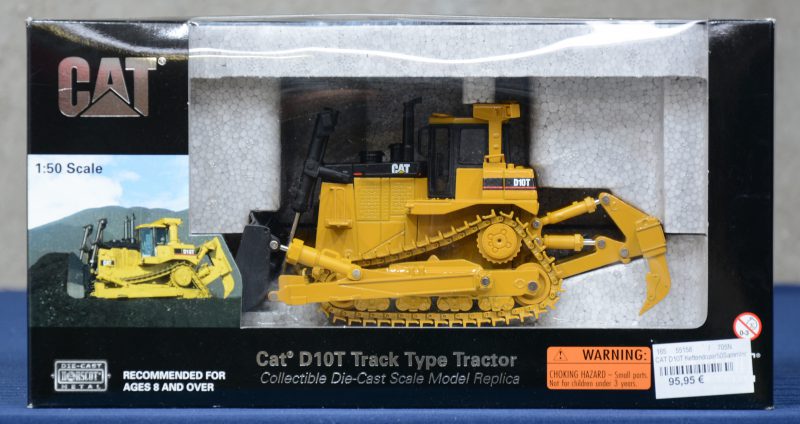 “CAT D10T Track Type Tractor”. Een model op schaal 1/50. in originele doos.