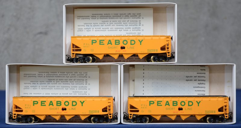 Drie hopperwagons van Peaboddy voor spoortype HO. Geassembleerde bouwpakketten in originele dozen.