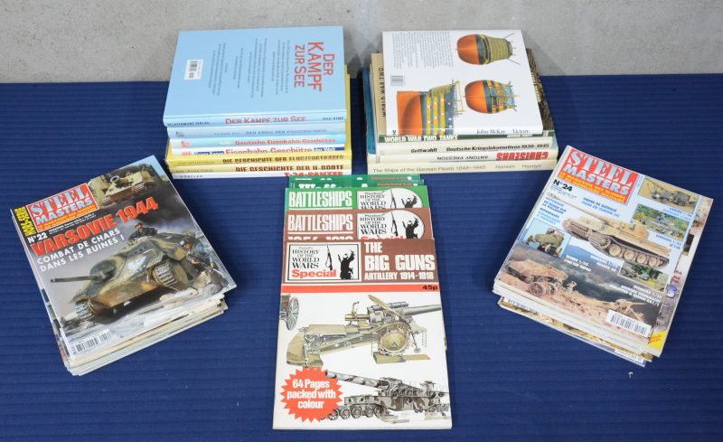 Een gevarieerd lot boeken over tanks, slagschepen en oorlogstreinen, alsook een deel uitgaven van het tijdschrift “Steel Masters”. Engels-, Frans- en Duitstalig.