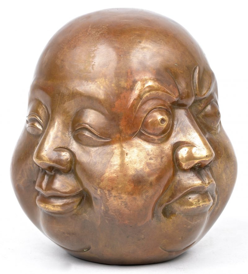“De vier gezichten.” Chinees bronzen hoofd.