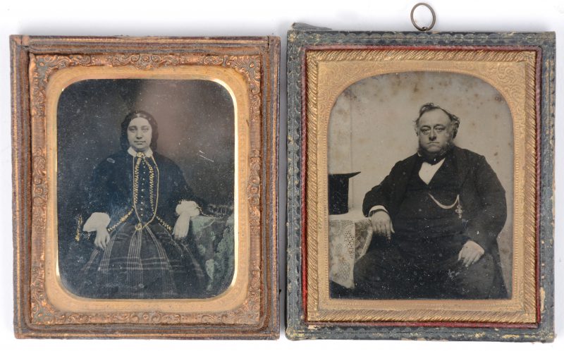 Twee Victoriaanse daguerro-fotoportretten. Omstreeks 1860.