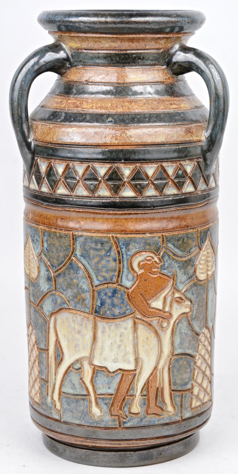 vaas uit steengoed met drie oren en versierd met figuren uit de oudheid. Gesigneerd DUBOIS en genummerd.