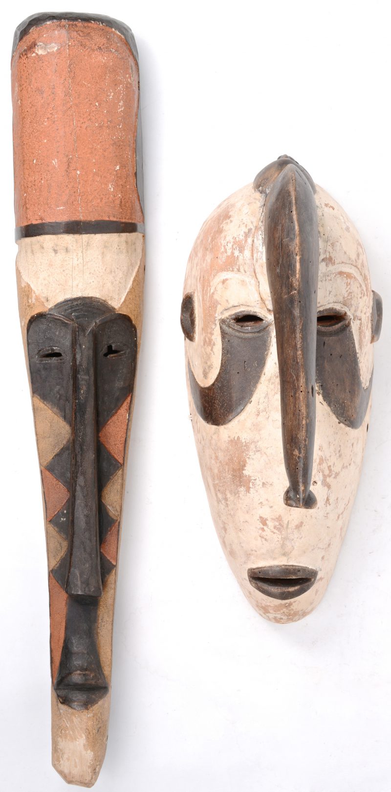 Twee Kameroenese Fang maskers.