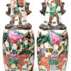 Een lot van vier vazen van Nankin-aardewerk, waarbij twee kleintjes die een paar vormen.