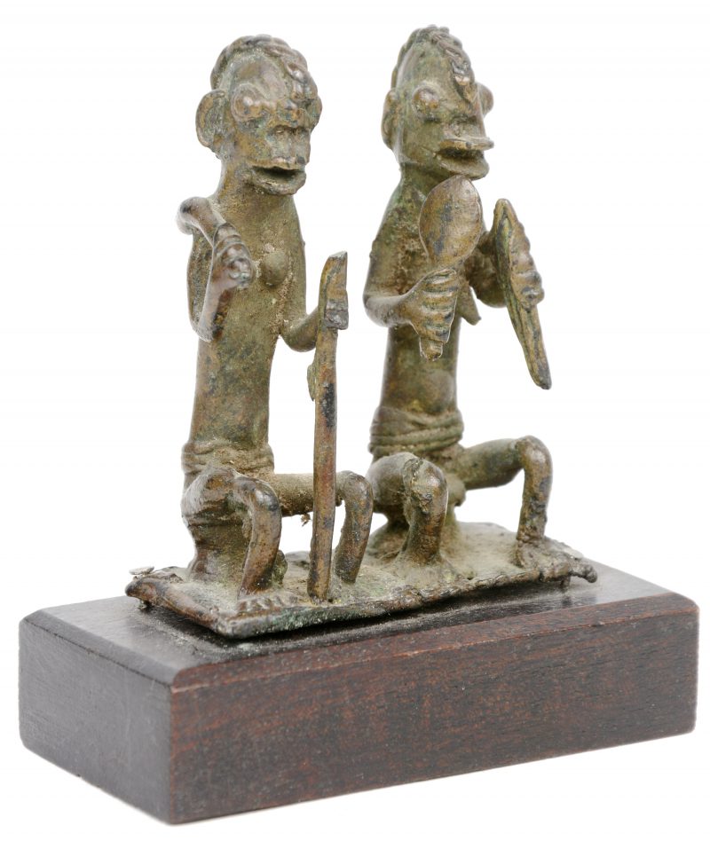 Een bronzen echtpaar voor de Ogboni gemeenschap. Yoruba (Nigeria).