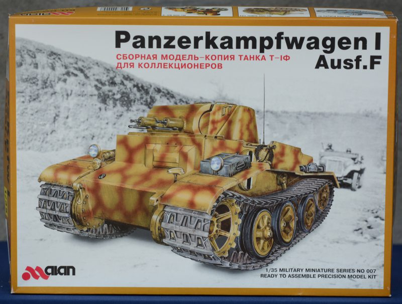 “Panzerkampfwagen I - F”. Een modelbouwkit op schaal 1/35. Compleet en in originele doos.