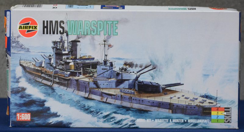 “HMS Warspite”. Een modelbouwkit op schaal 1/600. Compleet en in originele doos.