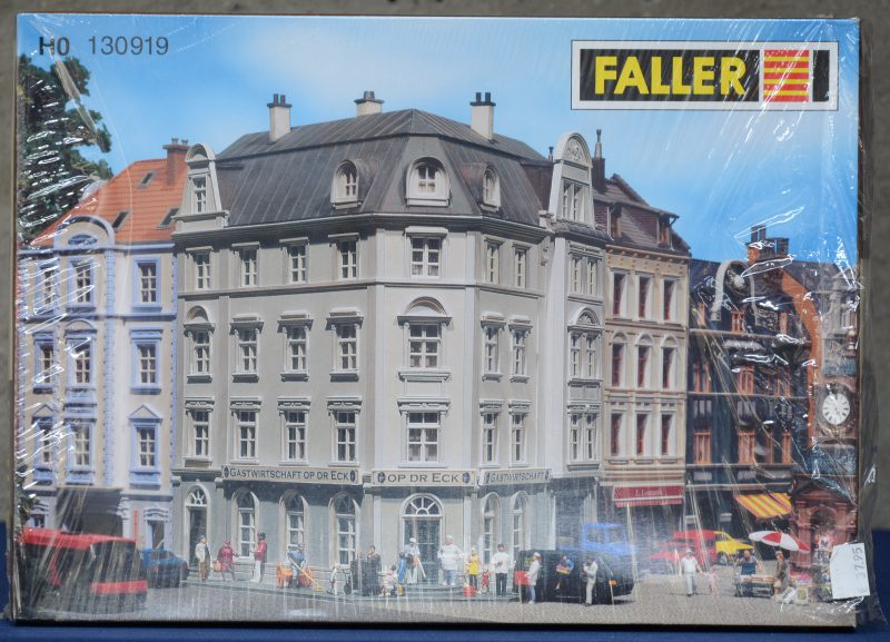 “Winkelgebouw Goethestrasse 90”. Een bouwpakket op schaal HO. Compleet en in originele doos.