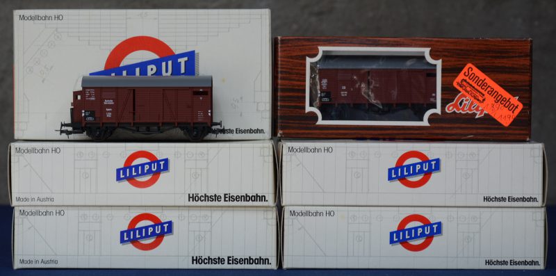 Een lot van zes gesloten houten goederenwagons, waarbij vier van de Duitse en twee van de Luxemburgse spoorwegen. Spoortype HO, in originele dozen.