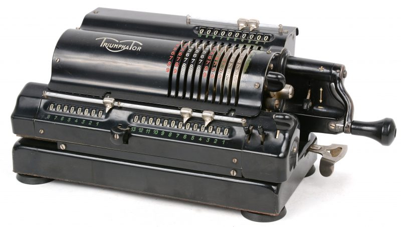 Oude rekenmachine “Triumphator”.