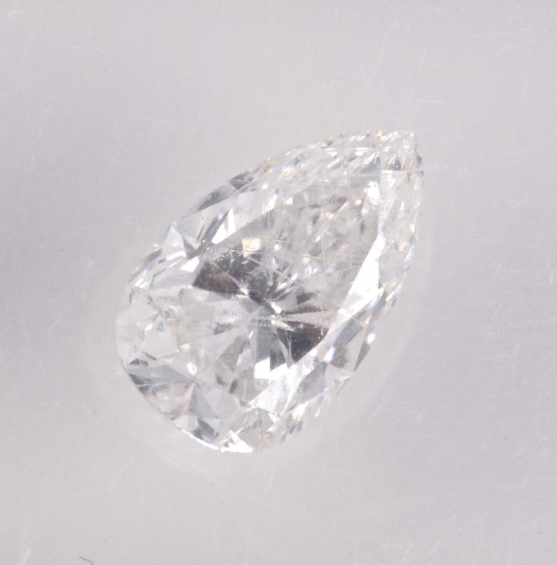 Een pear shape diamant van 0,66 ct. Met certificaat. Color D. SI1.