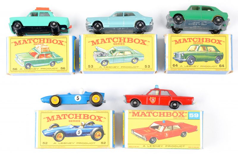 Vijf speelgoedautootjes in originele doosjes. - B.R.M. Racing car.- Ford Zodiac Mk. IV.- Fiat 1500.- MG 1100.- Ford Galaxie brandweercommandowagen.