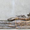 Een liggende bronzen Boeddha