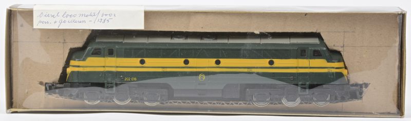 Een BR 204 diesellocomotief van de Belgische spoorwegen voor spoortype HO. Met boekje, maar zonder originele doos.