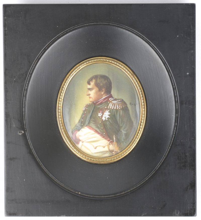 “Napoleon Bonaparte”. een handgeschilderd miniatuurtje. Gesigneerd.