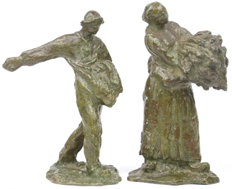 “De korendraagster” & “De zaaier”. Twee bronzen beeldjes. Beide gesigneerd.