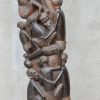 Afrikaans sculptuur met talrijke personages. Ebbenhout.