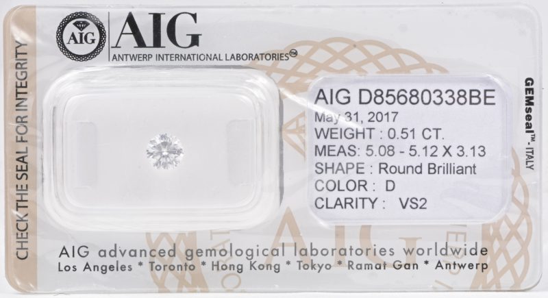 Een briljant in gesloten AIG certificaat van 0,51 ct. Kleur D. VS2.