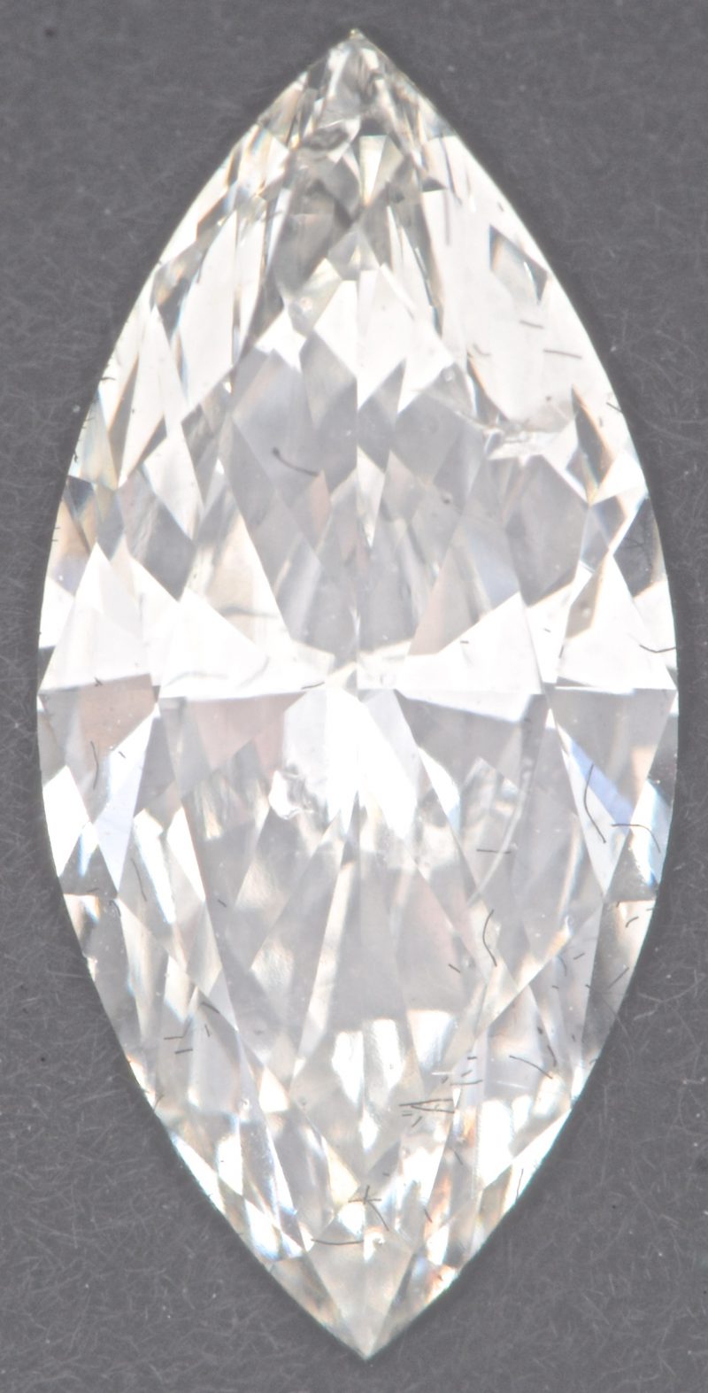 Een in markies geslepen diamant van 0,52 ct. Kleur I. SI1. Met HRD certificaat.