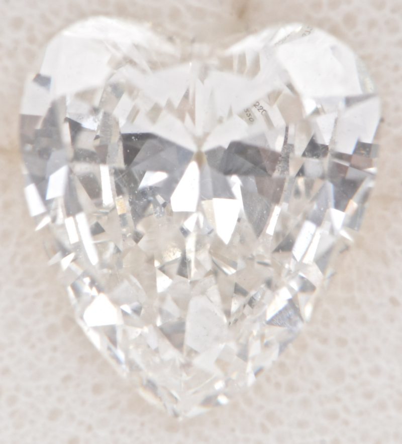 Een hartvormige diamant van 0,38 ct. Kleur F. VVS2. Met certificaat.