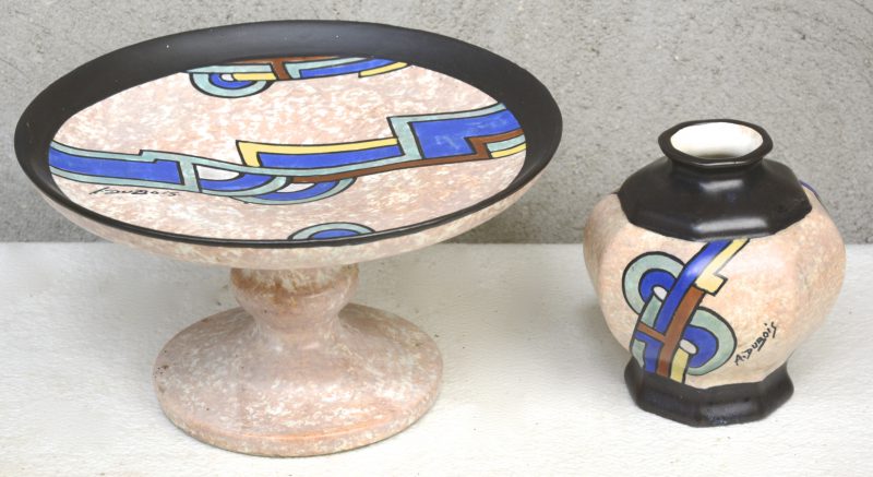 Een art deco tazza en een vaasje van meerkleurig aardewerk met decor 77 van A. Dubois. Onderaan gemerkt.
