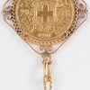 Een 18 karaats geel gouden ketting met hanger bezet met een munt van 21,6 ct. Helvetia 20 Frank. 1901.