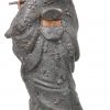 “Fluitspelende geisha”. Een Japans bronzen beeld. Op houten sokkel.