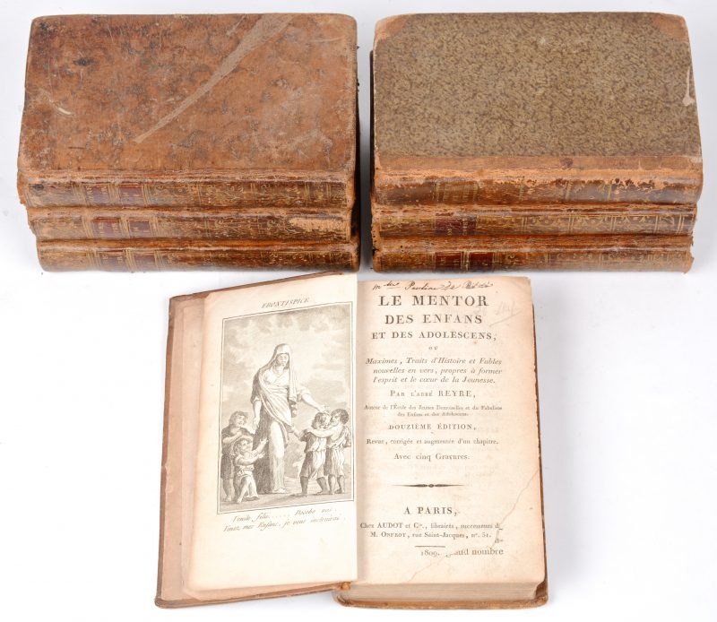 Een lot van zeven XVIIIe eeuwse Franstalige boeken, waaronder vier delen van Homerus.