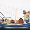 Een maquette van het raderwiel van de raderboot ‘P.S. Britannia’ en een maquette van een garnaalvissersboot.