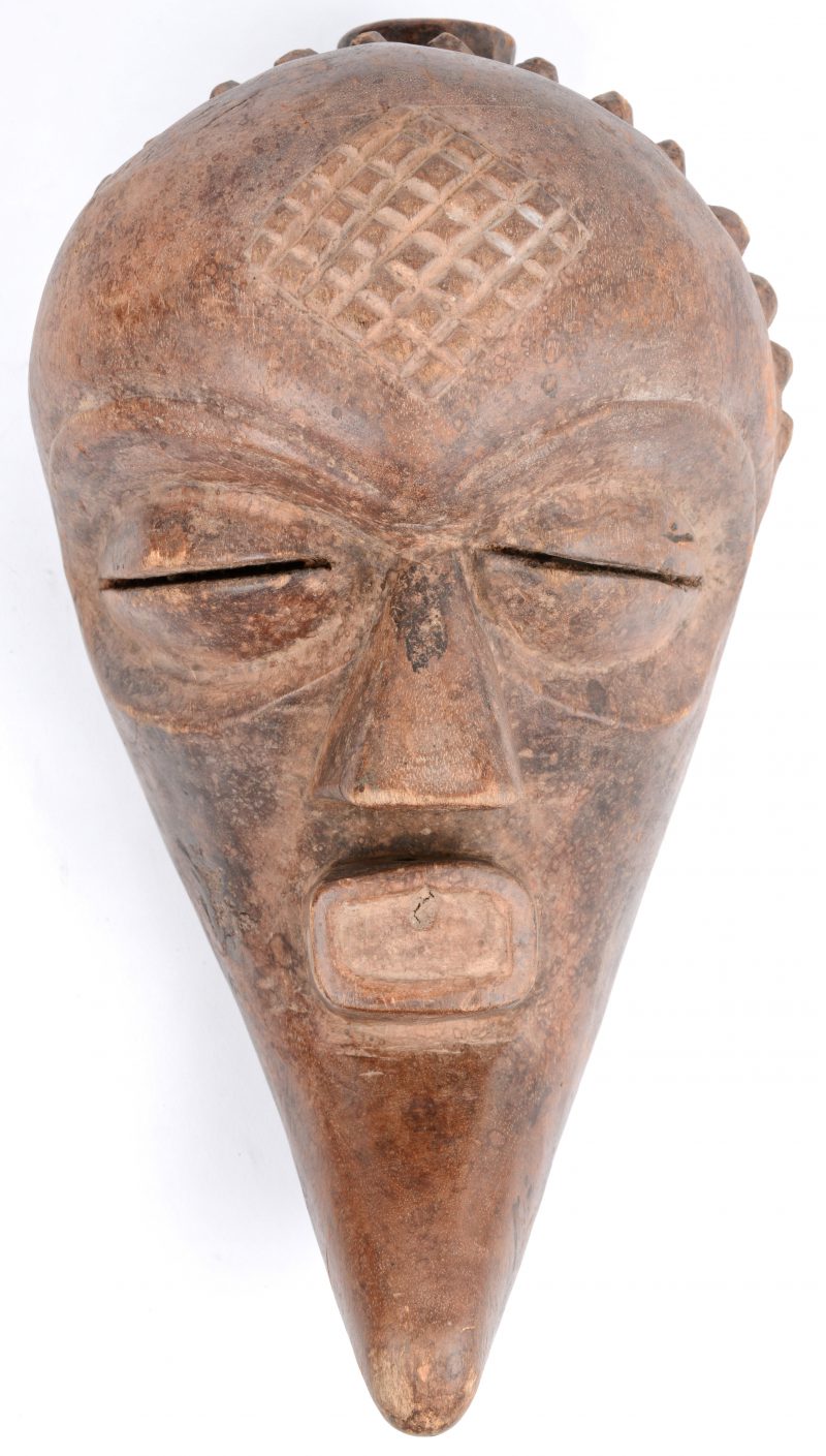 Een Afrikaans houten masker. Kambula, Zaïre.