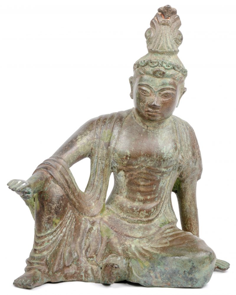 Een zittende Bodhisattva van brons.