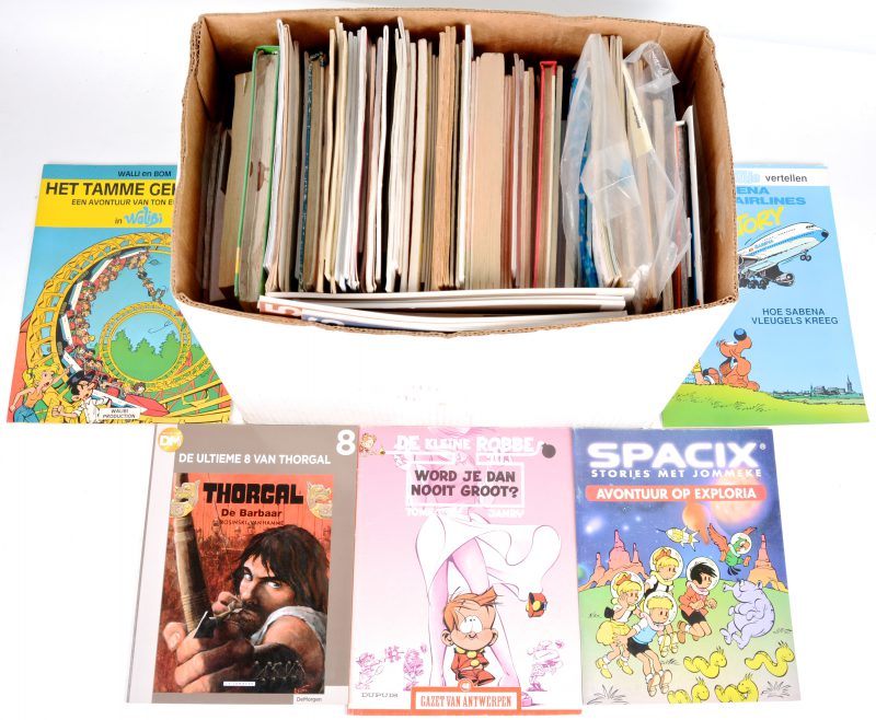 Een gevarieerd lot strips met vakantieboeken van o.a. Suske en Wiske, promotiealbums, bijlagen, catalogi, enz.
