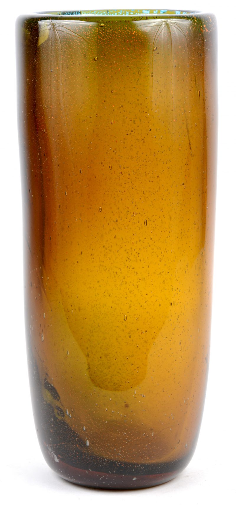 Een vaas van amberkleurig Muranoglas.
