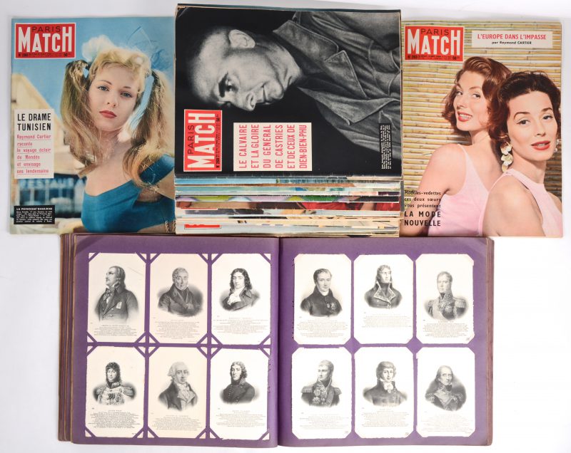 Een lot van 23 oude Franse magazines ‘Paros Match & “Semaine du monde”. Bijgevoegd een ambum met oude postkaarten met diverse thema’s.