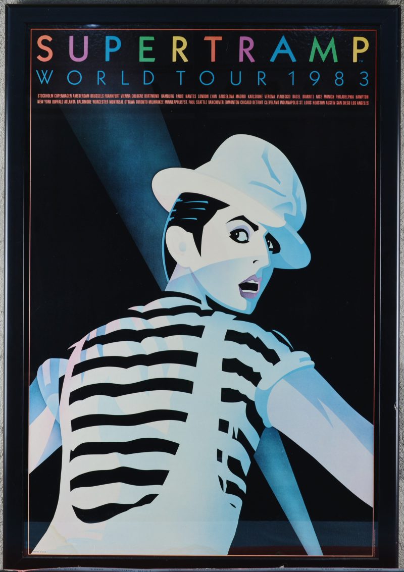 “Supertramp World tour 1983”. Een ingekaderde affiche.