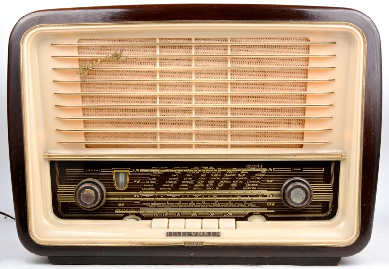 Een oude radio uit de jaren ‘50.