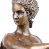 Griekse godin. Bronzen beeld naar het classicisme.