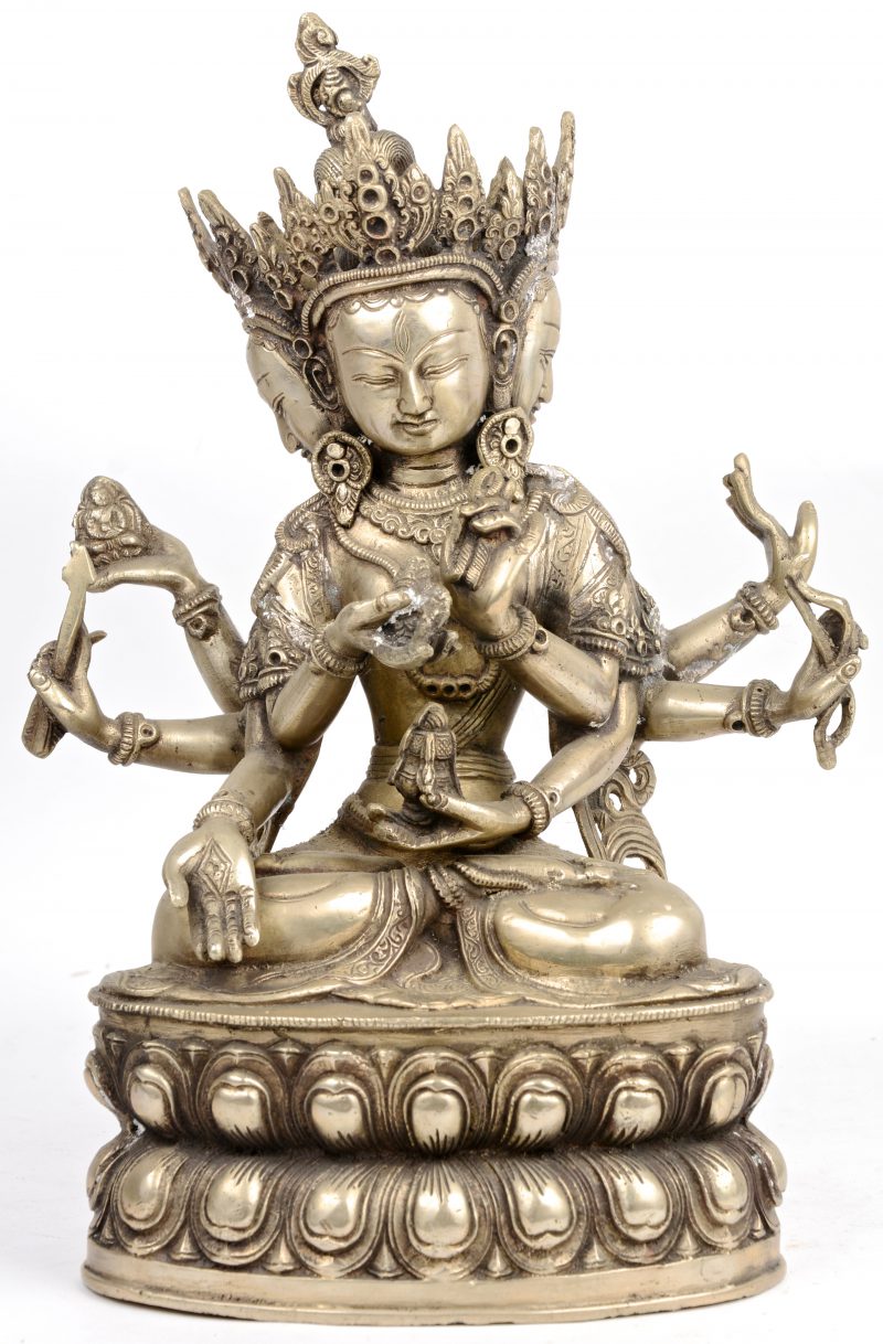 Een Tibetaanse Boeddha van verzilverd brons.