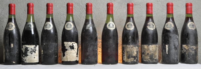 Corton La Vigne au Saint A.C. Grand cru Louis Latour, Beaune M.O.  1973  aantal: 10 bt Beschadigde en ontbrekende etiketten.