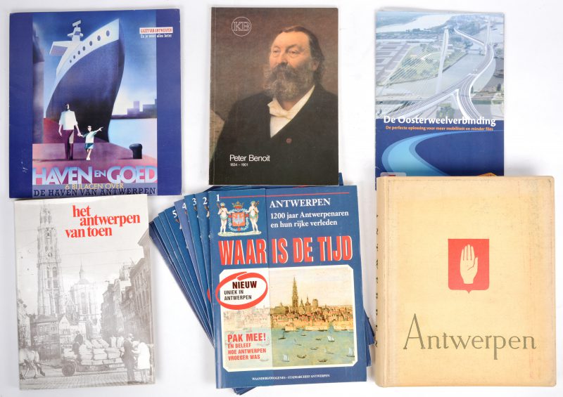 “Antwerpen.” NV Gevaert 1951 - Van Uffelen en Claes. We voegen nog andere documenten met betrekking tot Antwerpen toe. O.a ‘Waar is de tijd.’